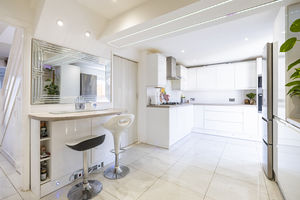 Kitchen- click for photo gallery
